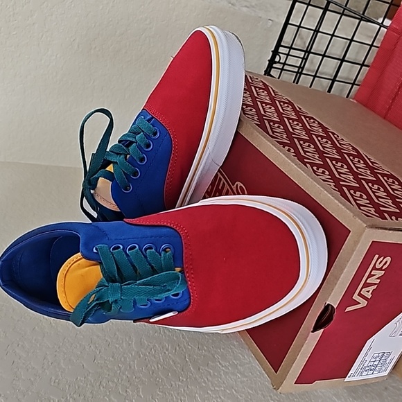 Vans - Picture 3 of 4